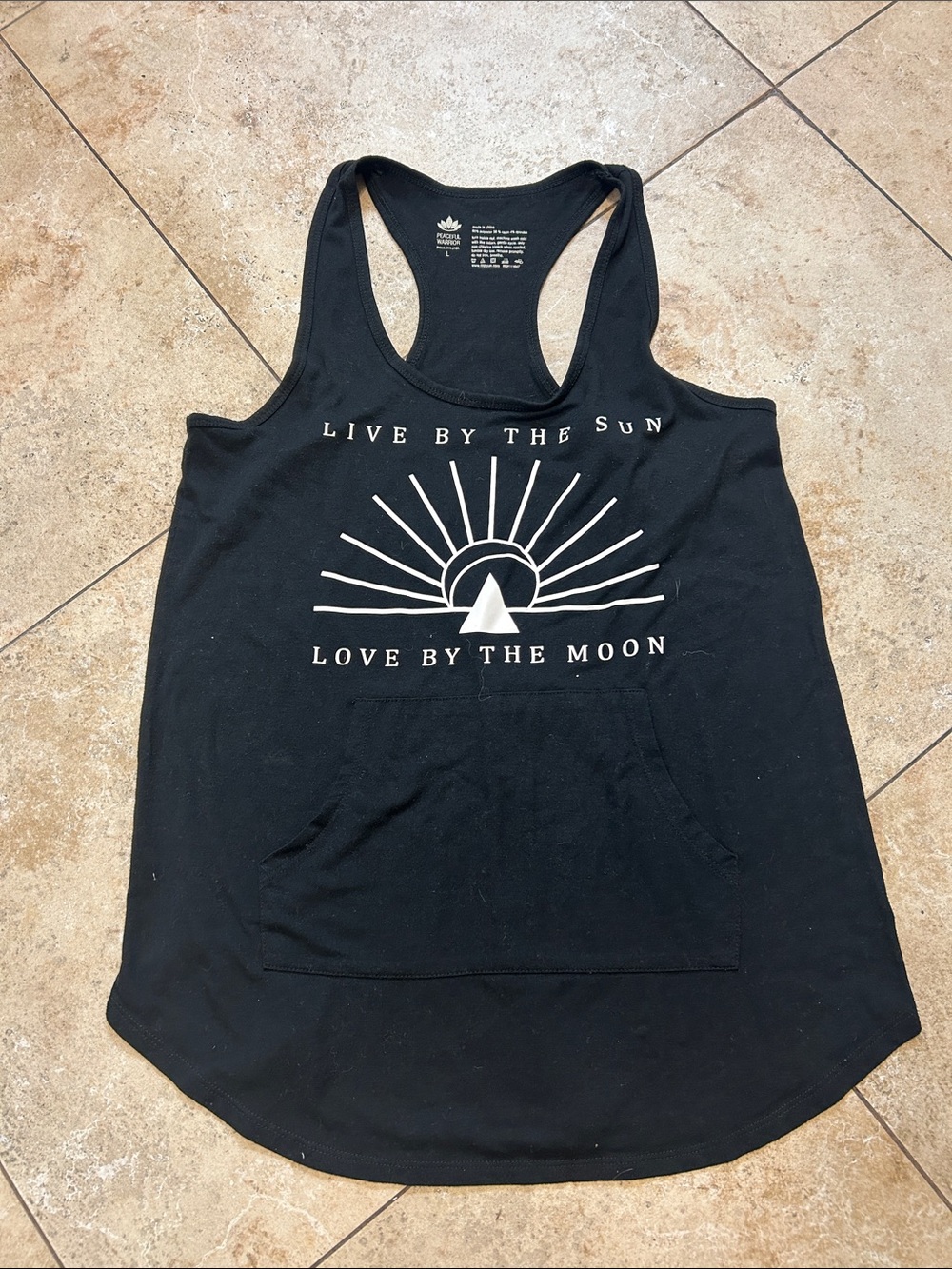 Peaceful Warrior Statement Tank with front Pocket size L excellent condition